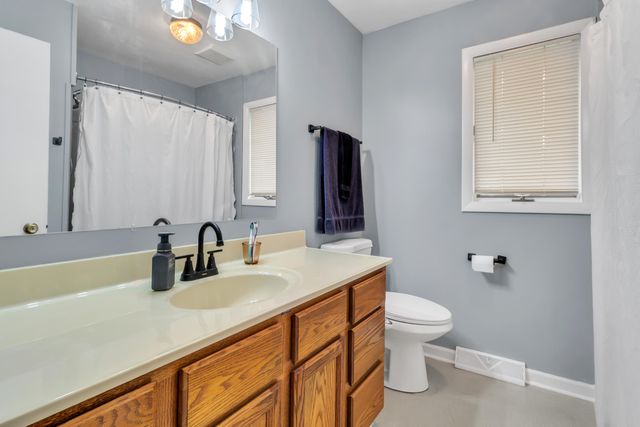 8784 W Oakwood Drive, St. John, IN 46373