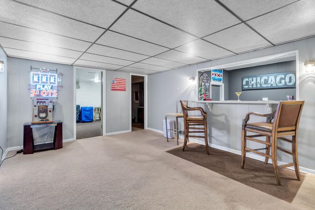 8784 W Oakwood Drive, St. John, IN 46373