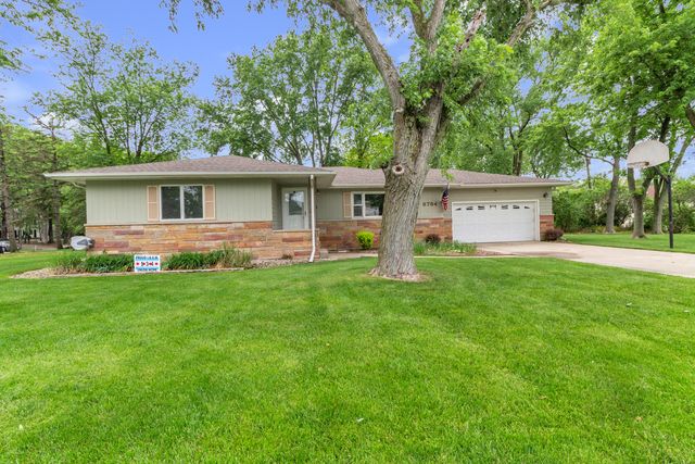 8784 W Oakwood Drive, St. John, IN 46373