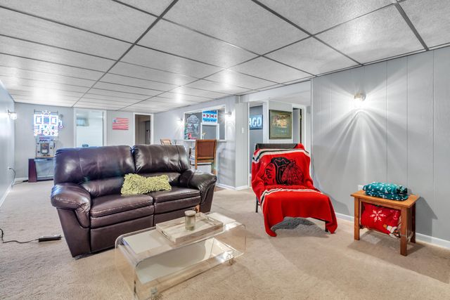 8784 W Oakwood Drive, St. John, IN 46373