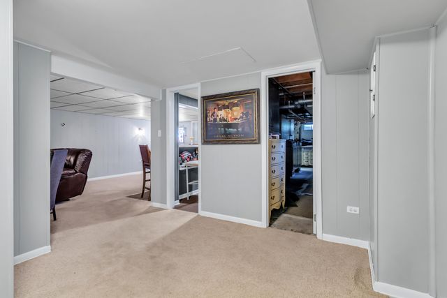 8784 W Oakwood Drive, St. John, IN 46373