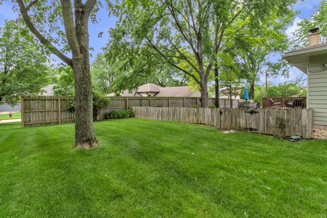 8784 W Oakwood Drive, St. John, IN 46373