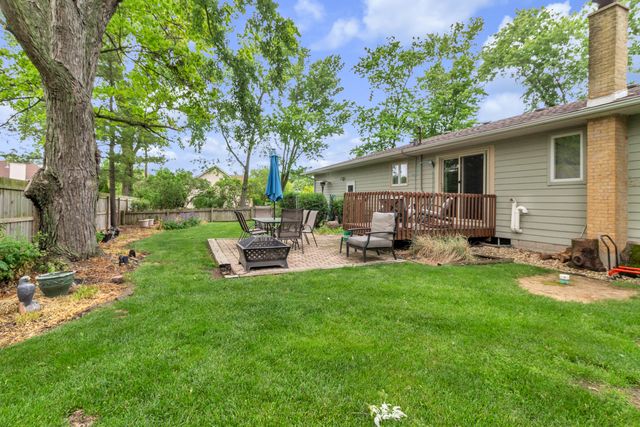 8784 W Oakwood Drive, St. John, IN 46373
