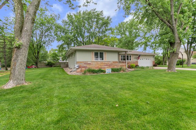 8784 W Oakwood Drive, St. John, IN 46373
