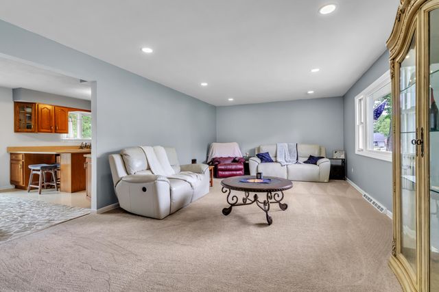 8784 W Oakwood Drive, St. John, IN 46373