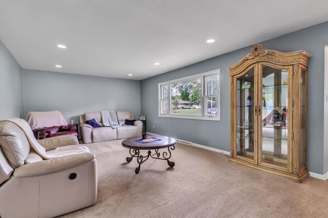 8784 W Oakwood Drive, St. John, IN 46373