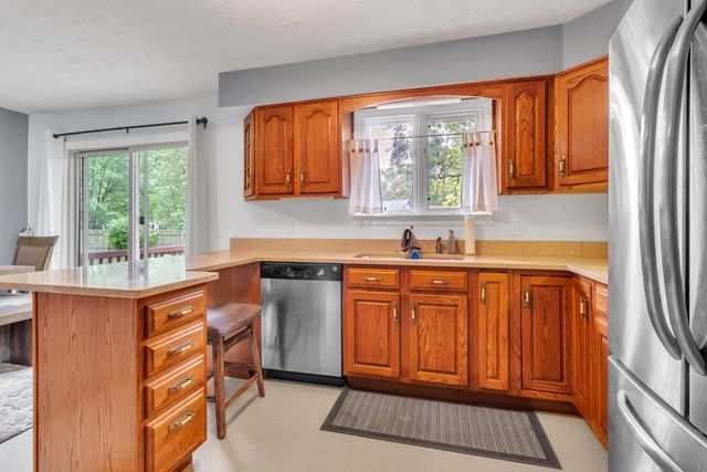 8784 W Oakwood Drive, St. John, IN 46373