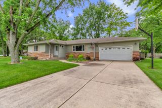 8784 W Oakwood Drive, St. John, IN 46373