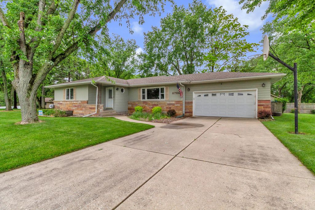 8784 W Oakwood Drive, St. John, IN 46373