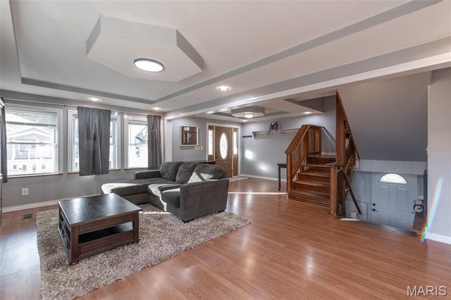 8708 S Grand Avenue, St Louis, MO 63125