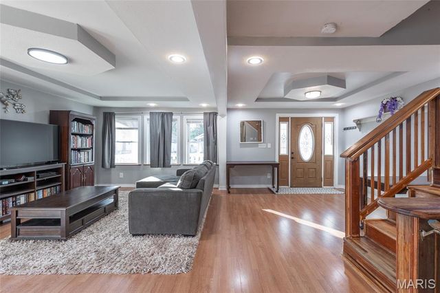 8708 S Grand Avenue, St Louis, MO 63125