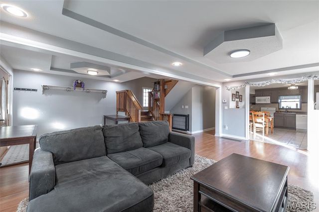 8708 S Grand Avenue, St Louis, MO 63125