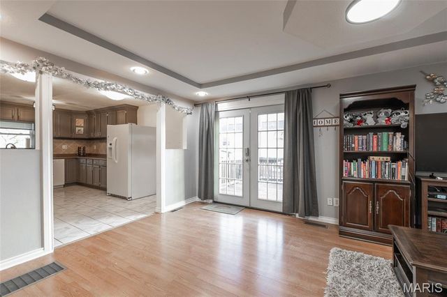 8708 S Grand Avenue, St Louis, MO 63125