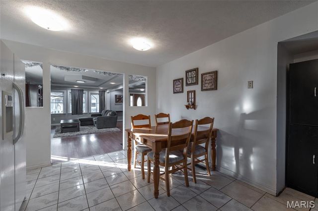 8708 S Grand Avenue, St Louis, MO 63125