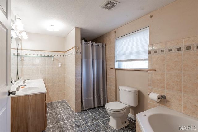 8708 S Grand Avenue, St Louis, MO 63125