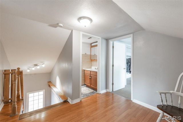 8708 S Grand Avenue, St Louis, MO 63125