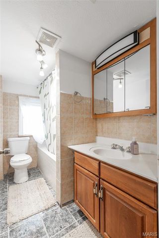 8708 S Grand Avenue, St Louis, MO 63125