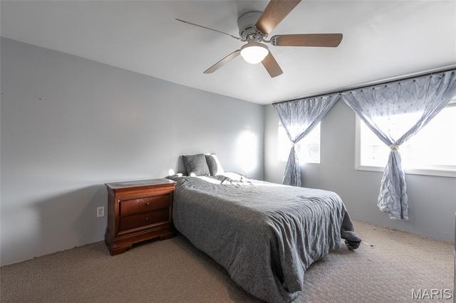 8708 S Grand Avenue, St Louis, MO 63125