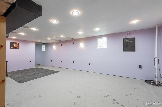 8708 S Grand Avenue, St Louis, MO 63125