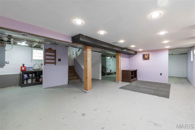 8708 S Grand Avenue, St Louis, MO 63125