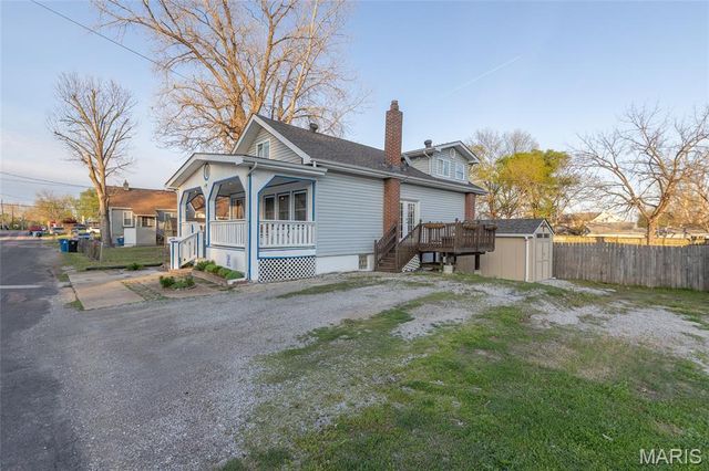 8708 S Grand Avenue, St Louis, MO 63125