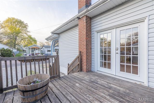 8708 S Grand Avenue, St Louis, MO 63125