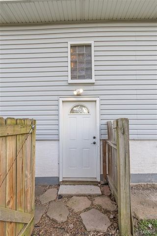 8708 S Grand Avenue, St Louis, MO 63125