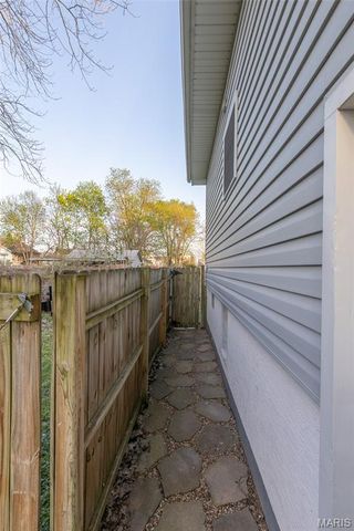 8708 S Grand Avenue, St Louis, MO 63125
