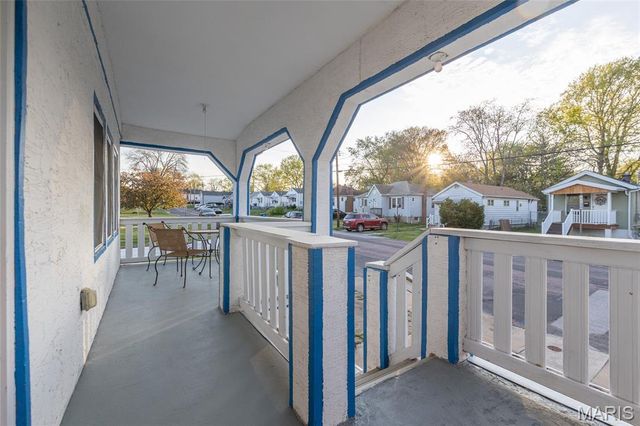 8708 S Grand Avenue, St Louis, MO 63125