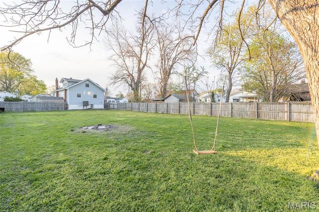 8708 S Grand Avenue, St Louis, MO 63125