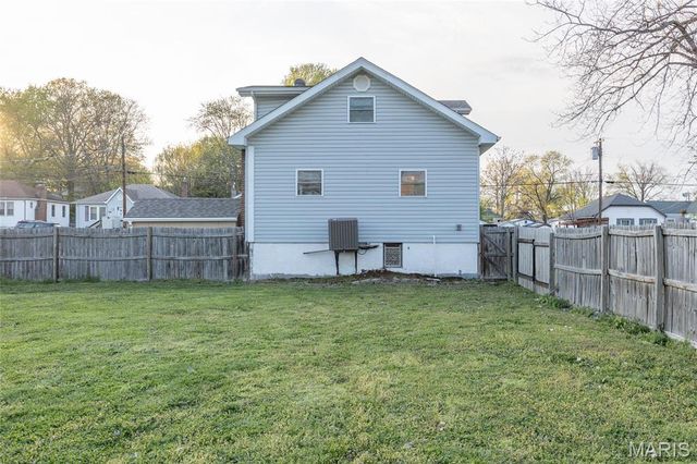 8708 S Grand Avenue, St Louis, MO 63125