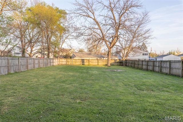 8708 S Grand Avenue, St Louis, MO 63125