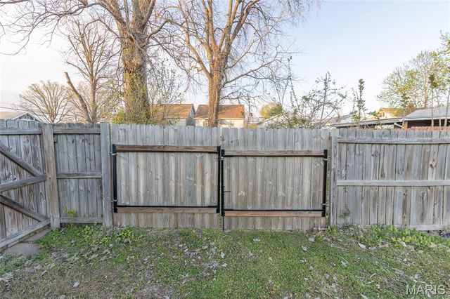 8708 S Grand Avenue, St Louis, MO 63125