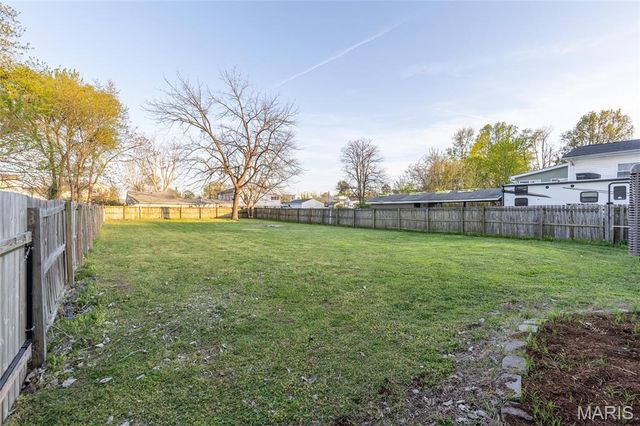 8708 S Grand Avenue, St Louis, MO 63125