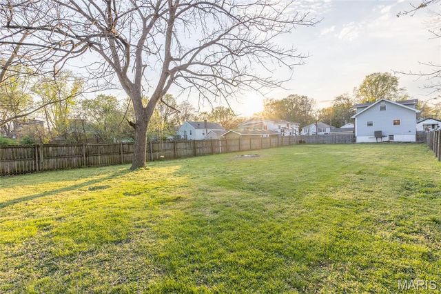 8708 S Grand Avenue, St Louis, MO 63125