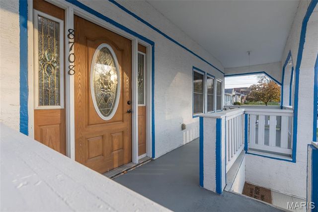 8708 S Grand Avenue, St Louis, MO 63125