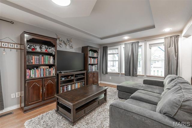 8708 S Grand Avenue, St Louis, MO 63125