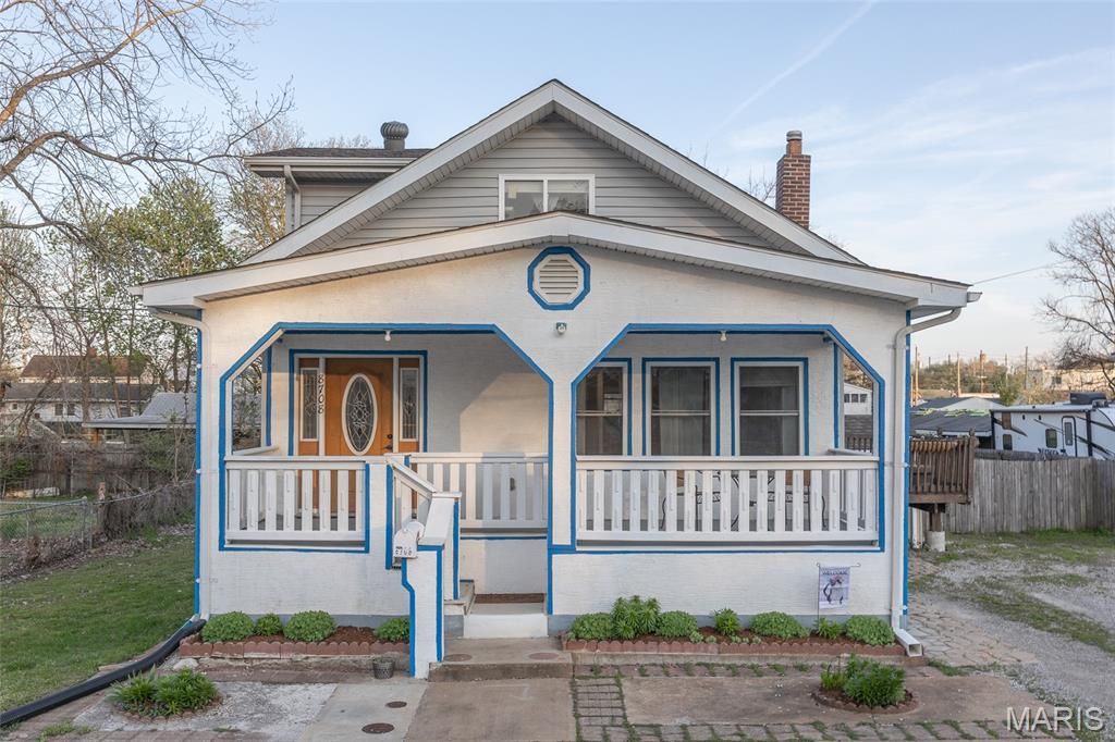 8708 S Grand Avenue, St Louis, MO 63125