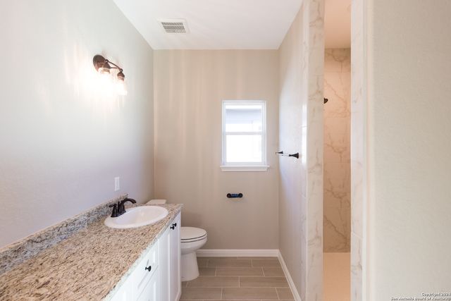 121 Lost Pines Ln, Marion, TX 78124