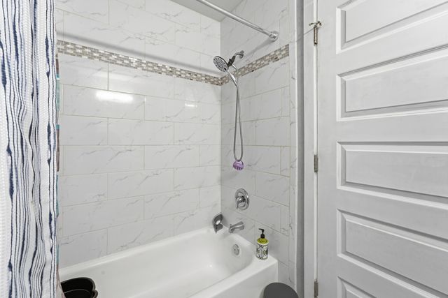 1811 Carlisle Court, Schaumburg, IL 60194