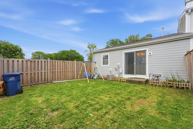 1811 Carlisle Court, Schaumburg, IL 60194