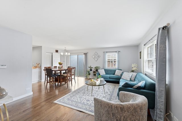 1811 Carlisle Court, Schaumburg, IL 60194