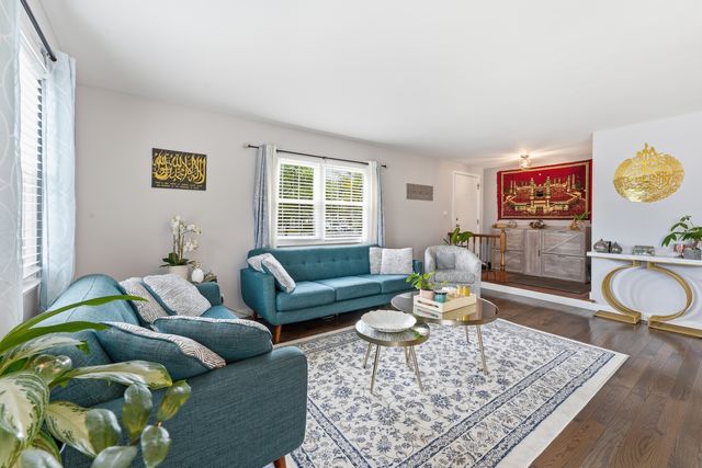 1811 Carlisle Court, Schaumburg, IL 60194