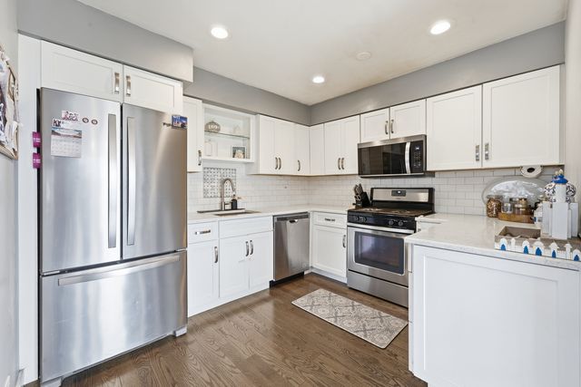 1811 Carlisle Court, Schaumburg, IL 60194