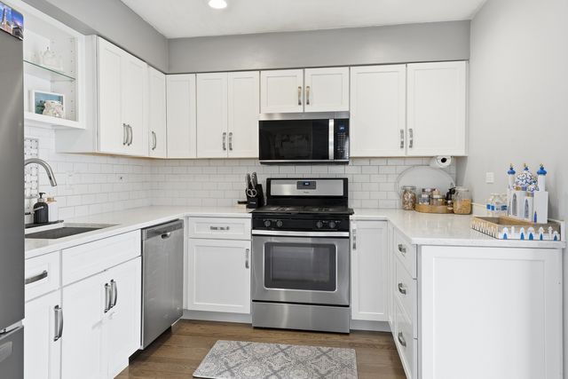 1811 Carlisle Court, Schaumburg, IL 60194