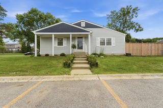 1811 Carlisle Court, Schaumburg, IL 60194