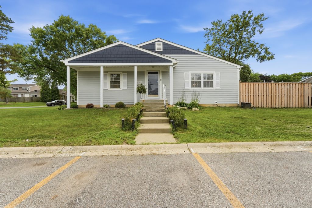 1811 Carlisle Court, Schaumburg, IL 60194