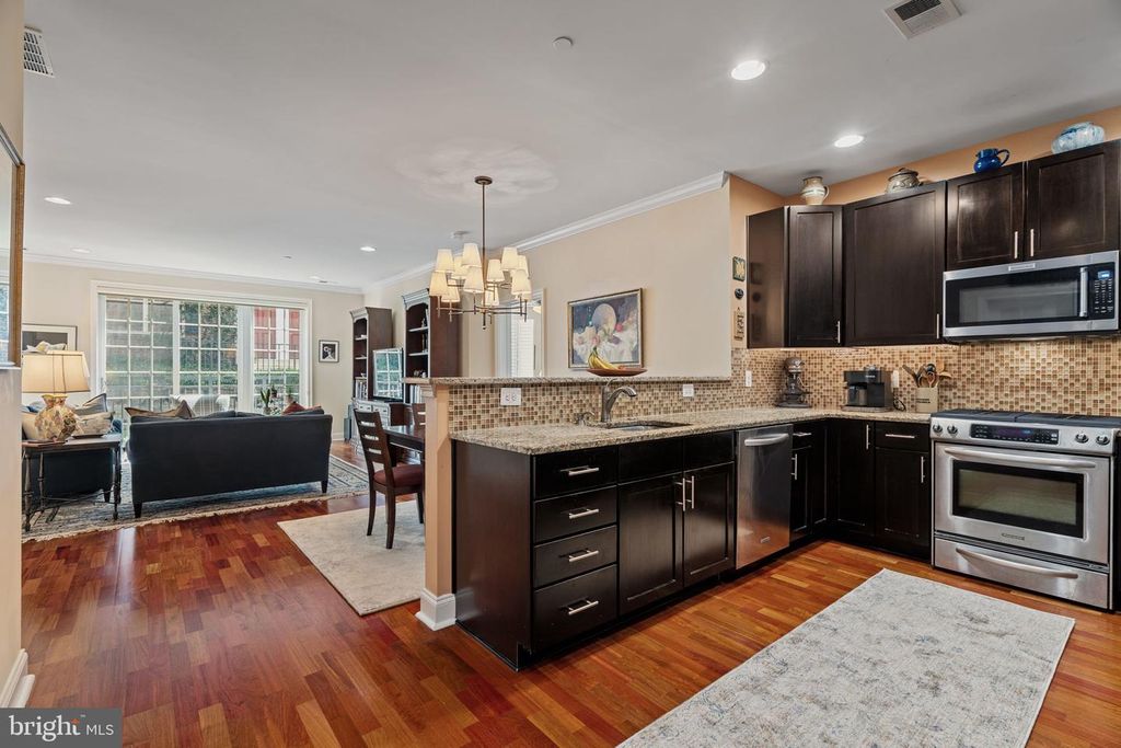 600 COMMODORE CT #2610, PHILADELPHIA, PA 19146 — exterior