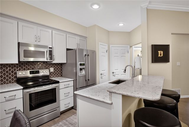 313 Kingsberry Cir, Mt Lebanon, PA 15234