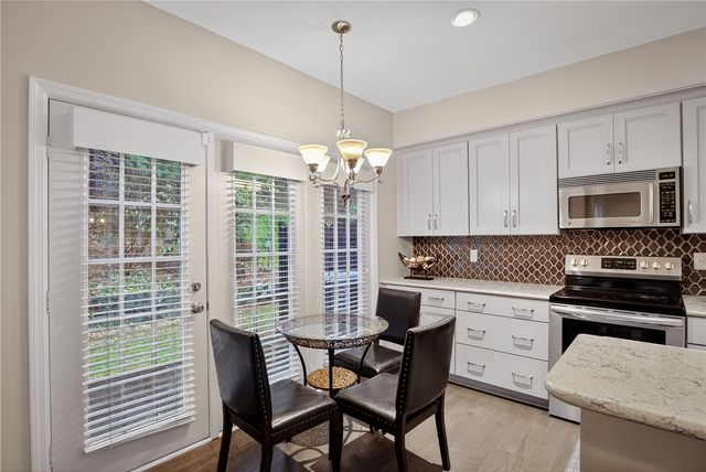 313 Kingsberry Cir, Mt Lebanon, PA 15234